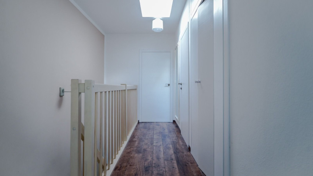 Moderný 4‑úrovňový rodinný dom so záhradou, balkónom a garážou na predaj TOP