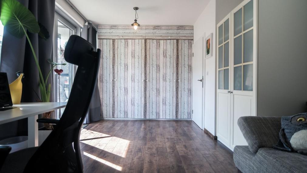 Moderný 4‑úrovňový rodinný dom so záhradou, balkónom a garážou na predaj TOP