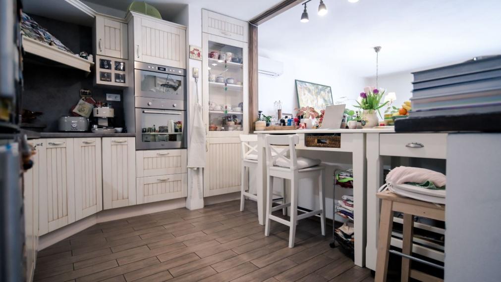 Moderný 4‑úrovňový rodinný dom so záhradou, balkónom a garážou na predaj TOP