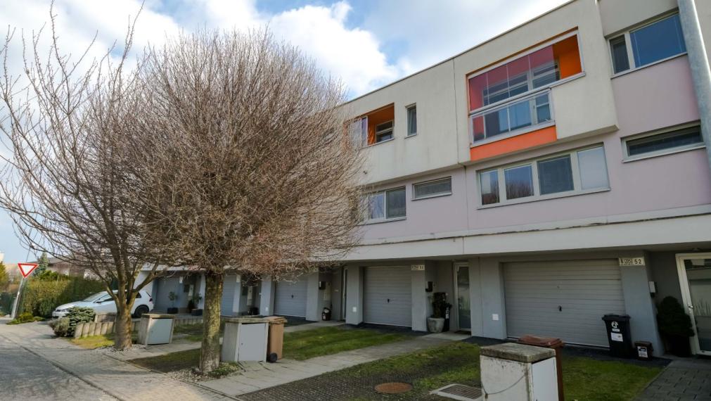 Moderný 4‑úrovňový rodinný dom so záhradou, balkónom a garážou na predaj TOP