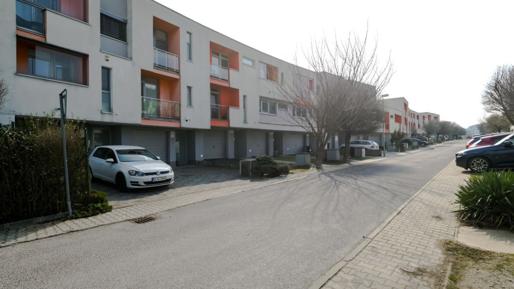 Moderný 4‑úrovňový rodinný dom so záhradou, balkónom a garážou na predaj TOP