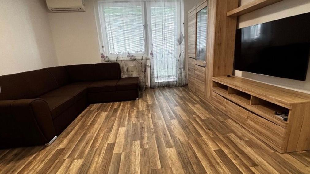 Na predaj moderný a kompletne zariadený 2-izbový byt v Rači TOP