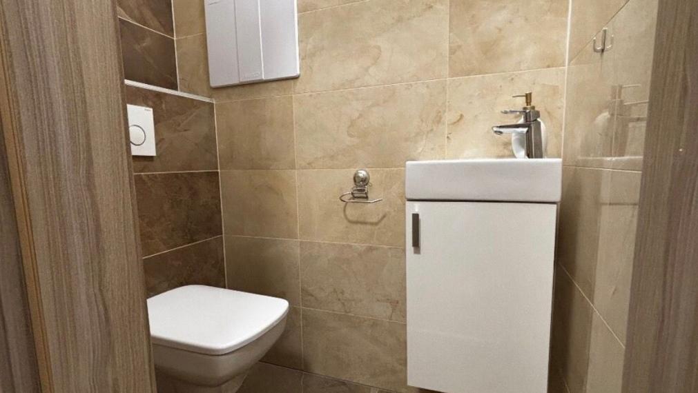 Na predaj moderný a kompletne zariadený 2-izbový byt v Rači TOP