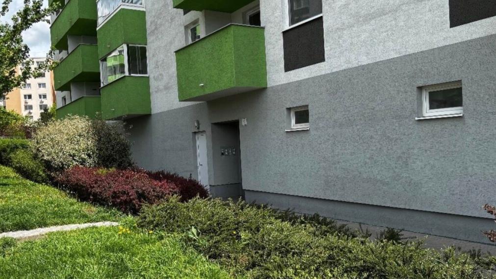 Na predaj moderný a kompletne zariadený 2-izbový byt v Rači TOP