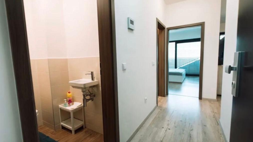 Na prenájom priestranný a kompletne zariadený 2-izbový byt, Bratislava III TOP