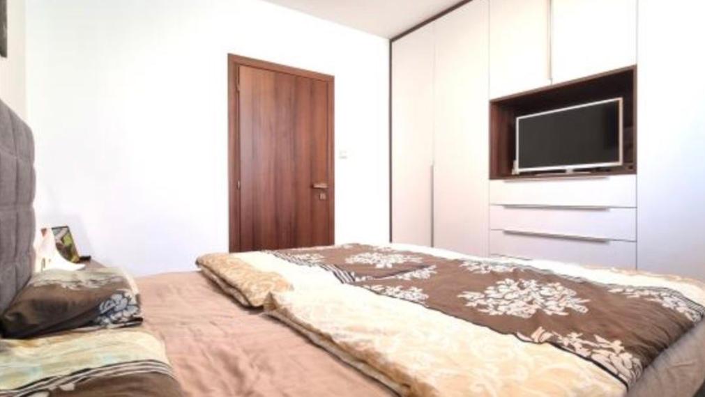 Na predaj priestranný, klimatizovaný 3+1 izbový byt s krbom, Bratislava IV TOP
