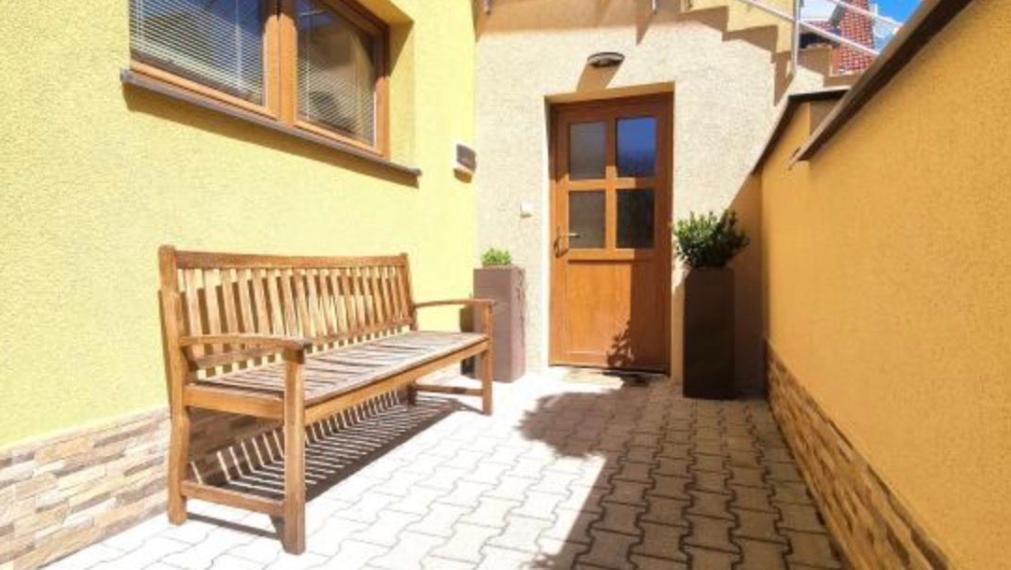 Na predaj priestranný, klimatizovaný 3+1 izbový byt s krbom, Bratislava IV TOP