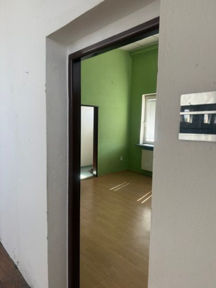 Na prenájom priestranná hala s administratívnym zázemím - Bratislava II
