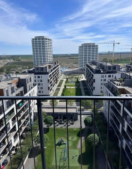 Na prenájom 1-izbový klimatizovaný byt v projekte Slnečnice, Bratislava V TOP