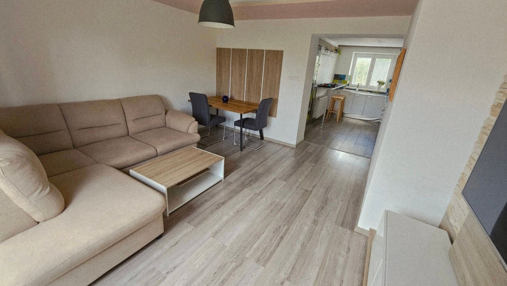 Na prenájom slnečný 2-izbový byt s rozlohou 57 m2 