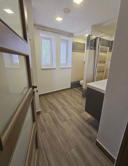 Na prenájom slnečný 2-izbový byt s rozlohou 57 m2 