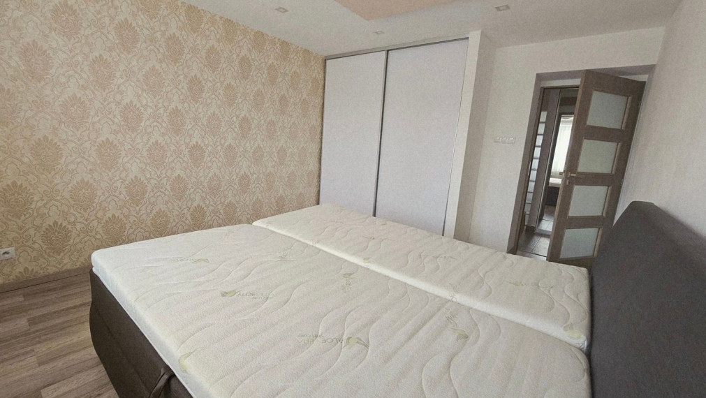 Na prenájom slnečný 2-izbový byt s rozlohou 57 m2 