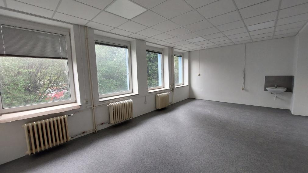 Na prenájom kancelárie s rozlohou 14m2 a 28 m2 v Trenčíne Za mostami 