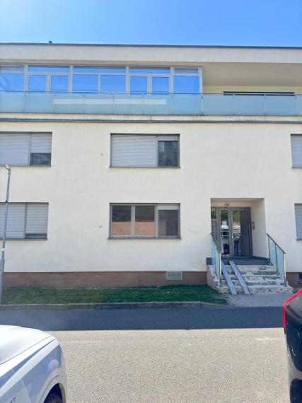 Na predaj priestranný 4 izbový byt 124,93 m² v uzavretom zelenom areáli s ihriskom – Bratislava IV TOP