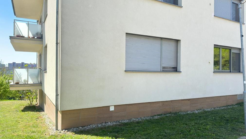 Na predaj priestranný 4 izbový byt 124,93 m² v uzavretom zelenom areáli s ihriskom – Bratislava IV TOP