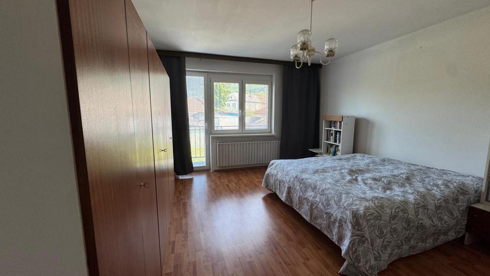 Priestranný rodinný dom s krásnym výhľadom – Sološnica