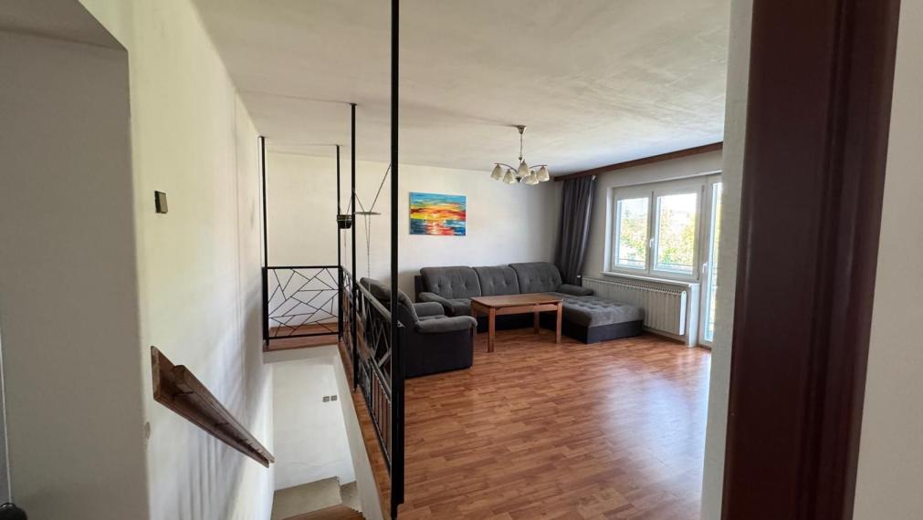 Priestranný rodinný dom s krásnym výhľadom – Sološnica