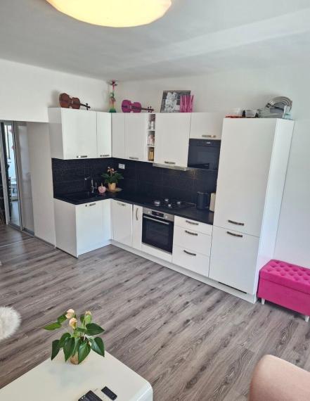 Na prenájom kompletne zrekonštruovaný a zariadený 3 izbový byt, Bratislava III TOP