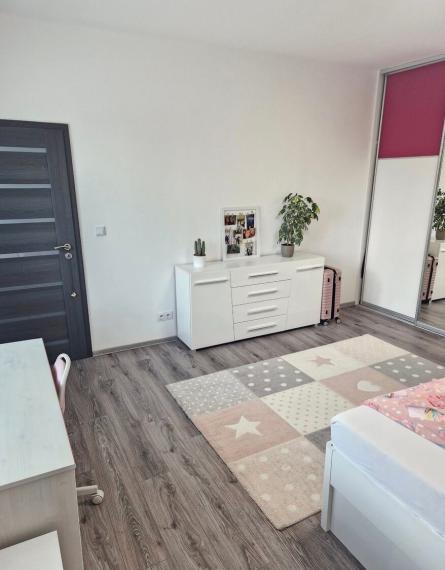 Na prenájom kompletne zrekonštruovaný a zariadený 3 izbový byt, Bratislava III TOP