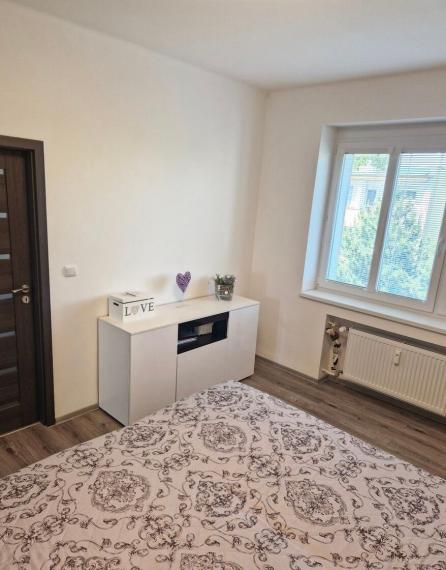 Na prenájom kompletne zrekonštruovaný a zariadený 3 izbový byt, Bratislava III TOP