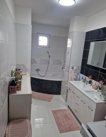 Na prenájom kompletne zrekonštruovaný a zariadený 3 izbový byt, Bratislava III TOP