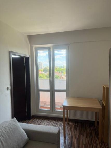 Na prenájom kompletne zariadený 2-izbový byt s balkónom 