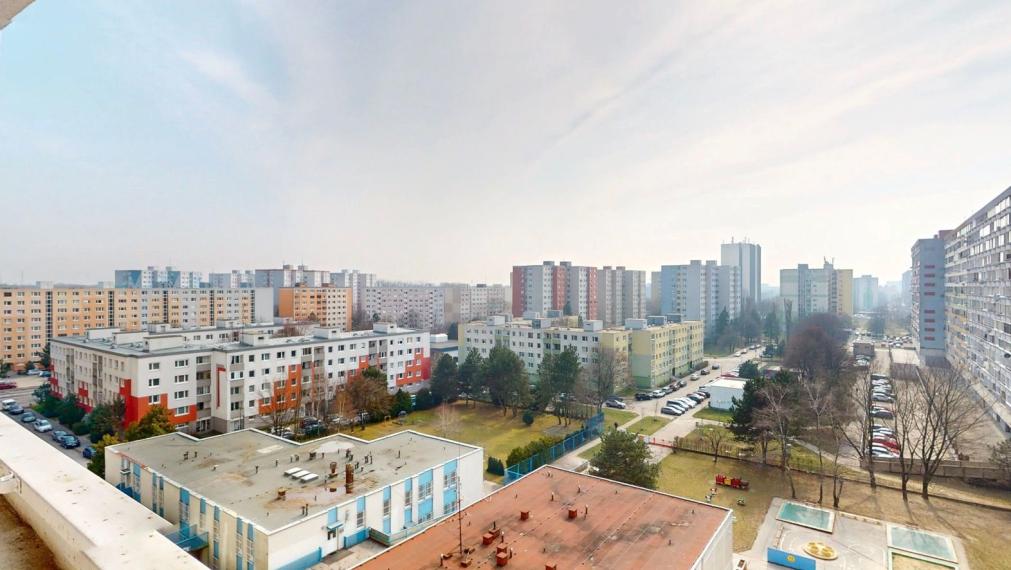 Na prenájom slnečná garsónka, vybavená nábytkom a hlavnými spotrebičmi - Bratislava V TOP