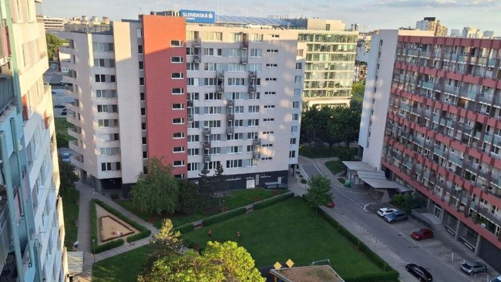 Na prenájom zariadený 2-izbový byt Koloseo, Bratislava – Nové Mesto TOP