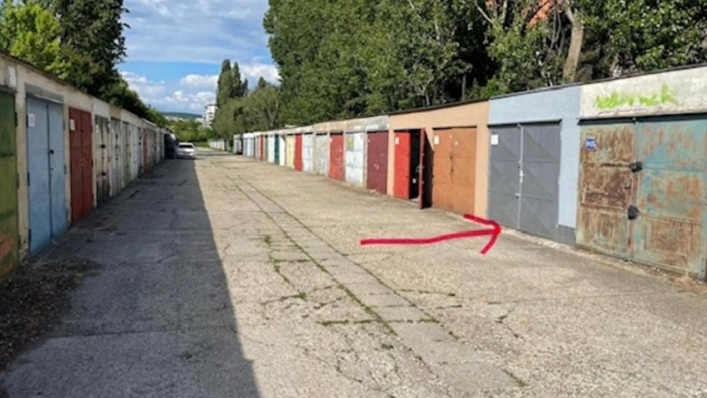 Na predaj garáž na ulici Jozefa Hagaru v mestskej časti Bratislava III