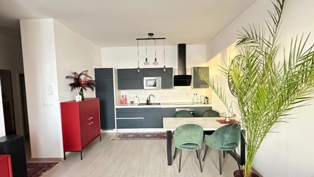 Do dlhodobého prenájmu krásny, moderne zariadený 2 izbový byt v projekte Omnia Business Center, BA II TOP