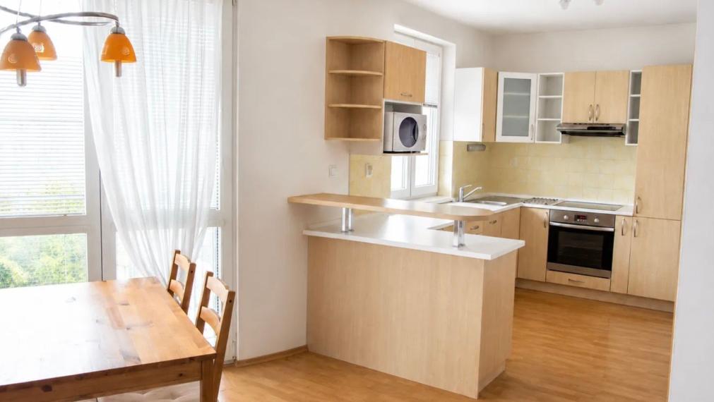 Na predaj priestranný 2-izbový byt na Rusovskej ceste, Bratislava V TOP