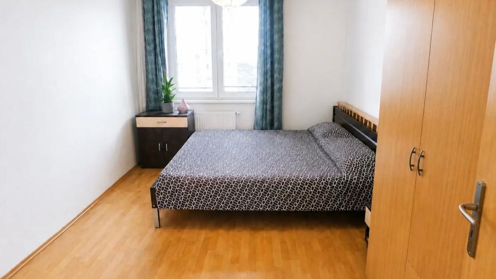 Na predaj priestranný 2-izbový byt na Rusovskej ceste, Bratislava V TOP
