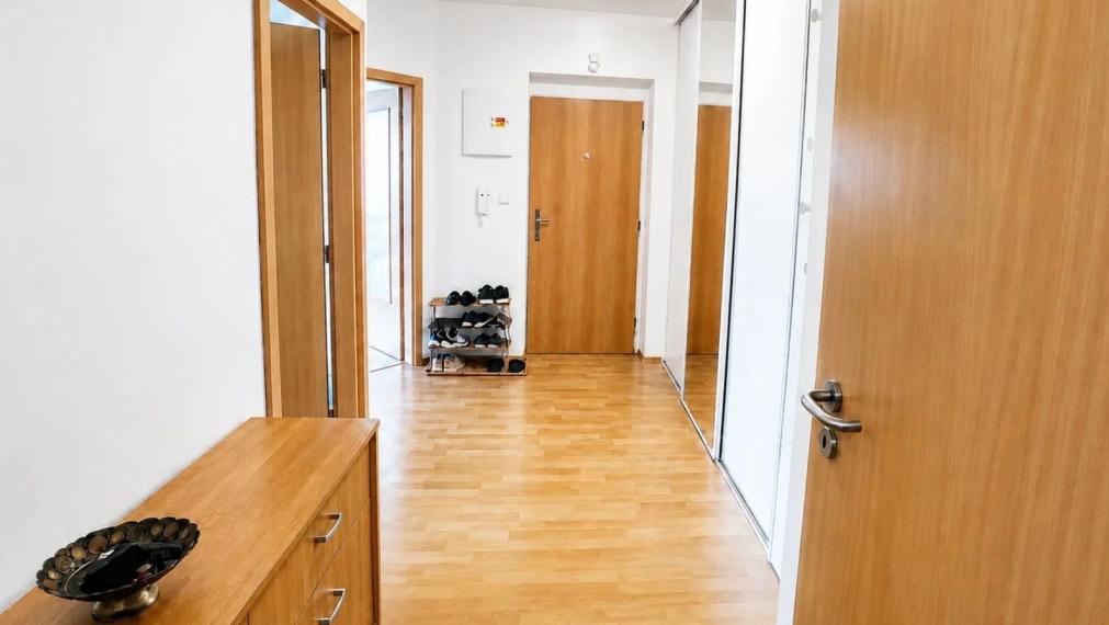 Na predaj priestranný 2-izbový byt na Rusovskej ceste, Bratislava V TOP