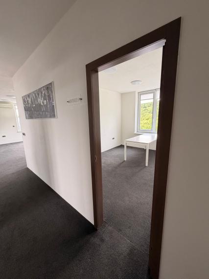 Na predaj nadštandardné administratívno-skladové priestory vo Svätom Jure vrátane pozemku 2086 m2