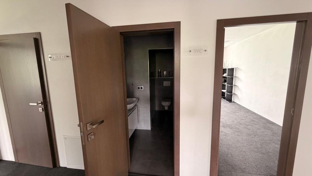 Na predaj nadštandardné administratívno-skladové priestory vo Svätom Jure vrátane pozemku 2086 m2