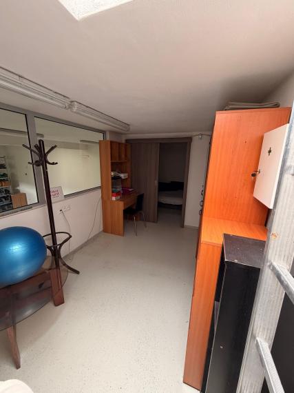 Na predaj nadštandardné administratívno-skladové priestory vo Svätom Jure vrátane pozemku 2086 m2
