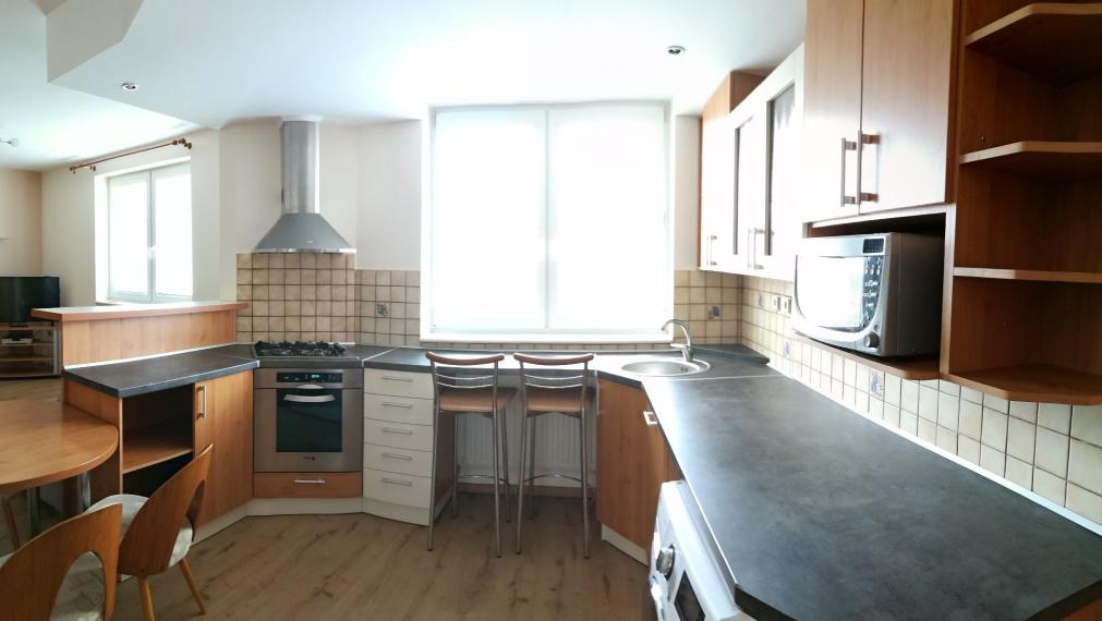 Na prenájom čiastočne zariadený, veľký, 3-izbový klimatizovaný byt s garážou, Trenčín