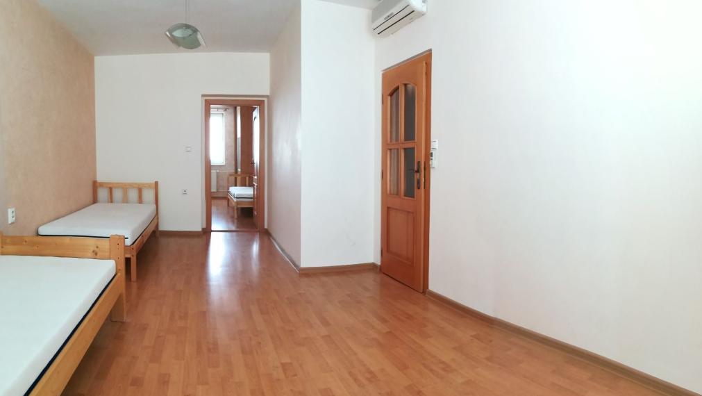 Na prenájom čiastočne zariadený, veľký, 3-izbový klimatizovaný byt s garážou, Trenčín
