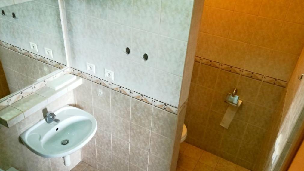 Na prenájom čiastočne zariadený, veľký, 3-izbový klimatizovaný byt s garážou, Trenčín