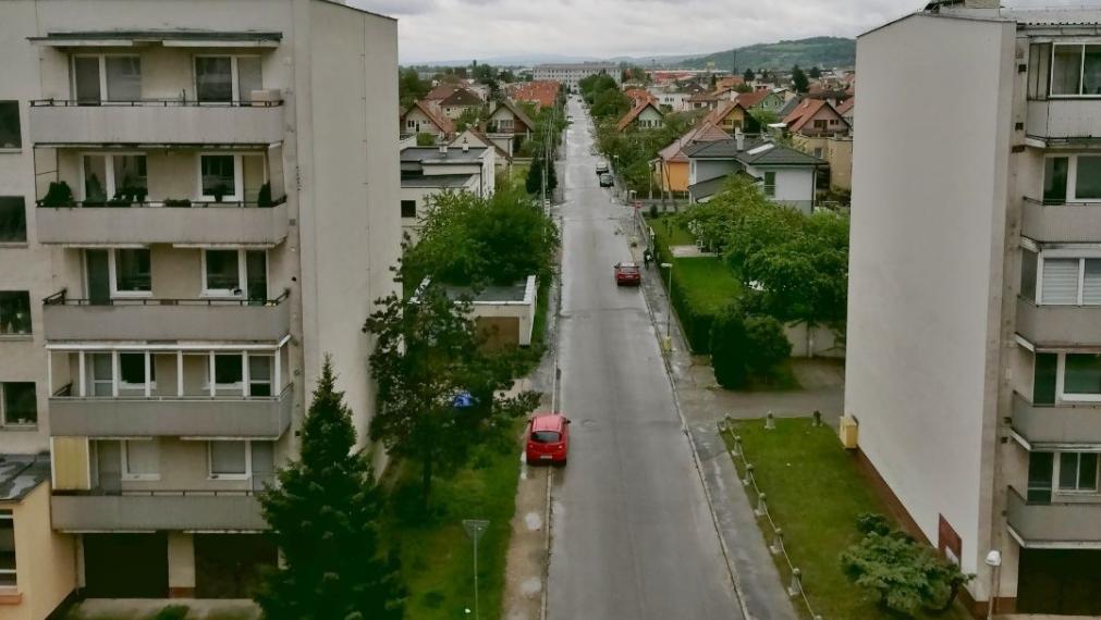 Na prenájom čiastočne zariadený, veľký, 3-izbový klimatizovaný byt s garážou, Trenčín