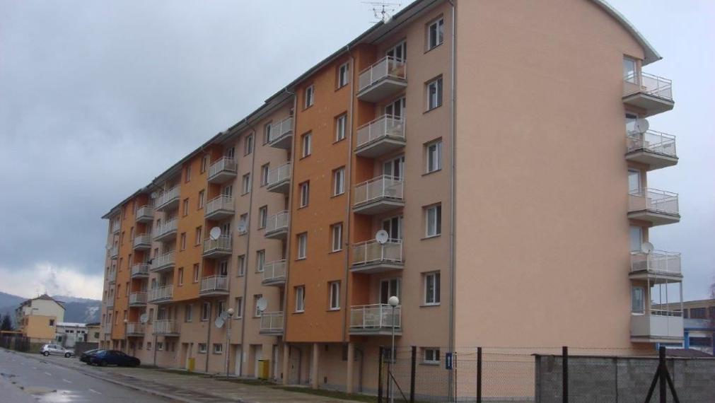 Na prenájom čiastočne zariadený, veľký, 3-izbový klimatizovaný byt s garážou, Trenčín