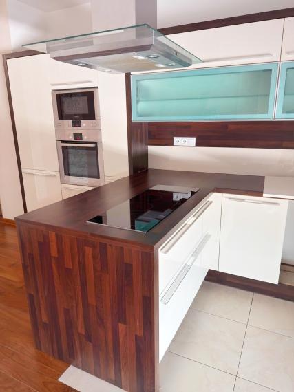 Na predaj priestranný 4 izbový byt 124,93 m² v uzavretom zelenom areáli s ihriskom – Bratislava IV TOP