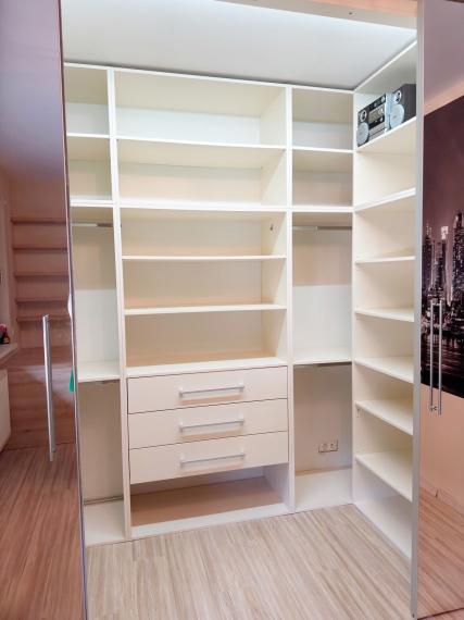 Na predaj priestranný 4 izbový byt 124,93 m² v uzavretom zelenom areáli s ihriskom – Bratislava IV TOP