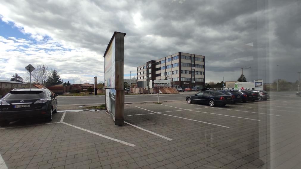 Obchodný priestor 78m2 s PARKINGOM a výkladmi do frekventovanej cesty, Ulica Svornosti