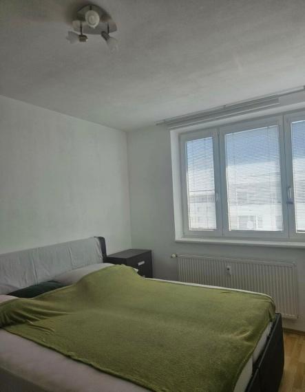Na dlhodobý prenájom pekný, kompletne zrekonštruovaný 2-izbový byt, Bratislava II TOP