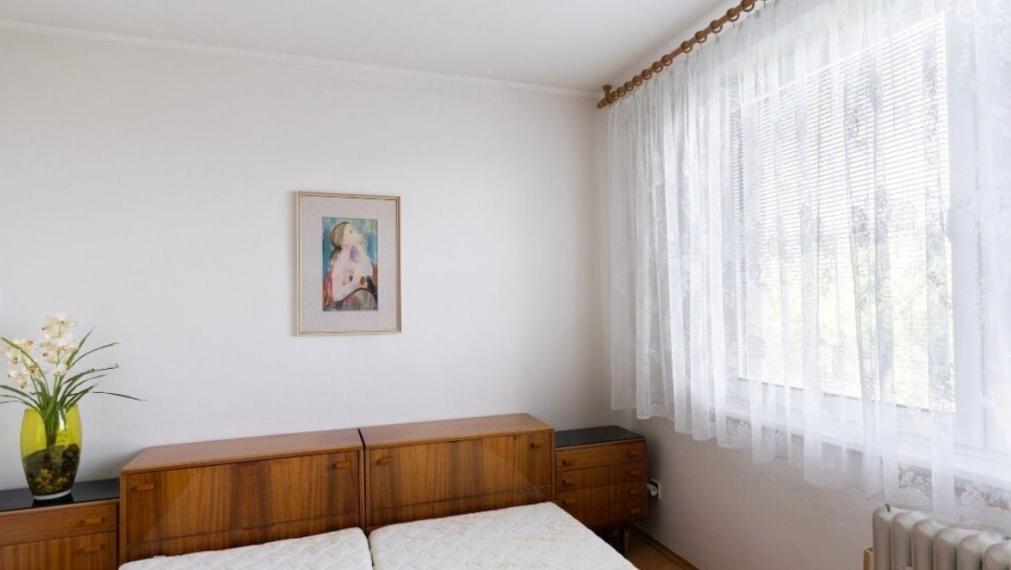 Na predaj priestranný a prakticky riešený 3-izbový byt na Sadmelijskej ulici TOP