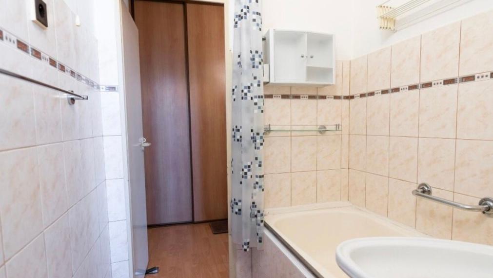 Na predaj priestranný a prakticky riešený 3-izbový byt na Sadmelijskej ulici TOP