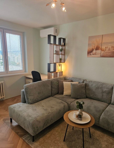 Na prenájom pekný a svetlý 3-izbový byt na Čaklovskej ulici, Bratislava II TOP