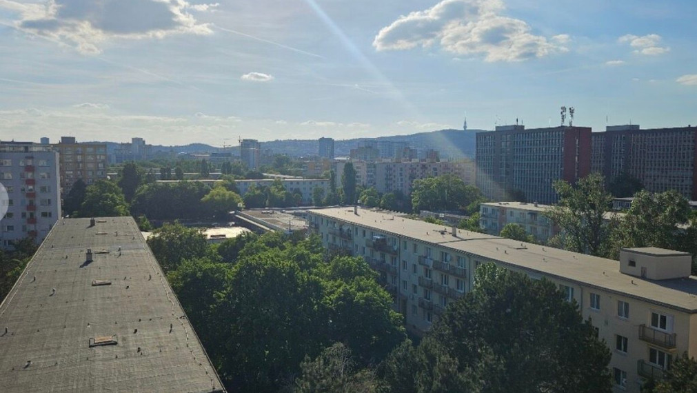 Na prenájom pekný a svetlý 3-izbový byt na Čaklovskej ulici, Bratislava II TOP