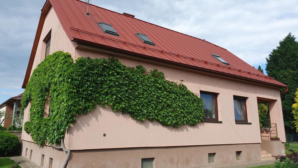 Priestranný rodinný dom s veľkorysým pozemkom v tichej časti centra Malaciek